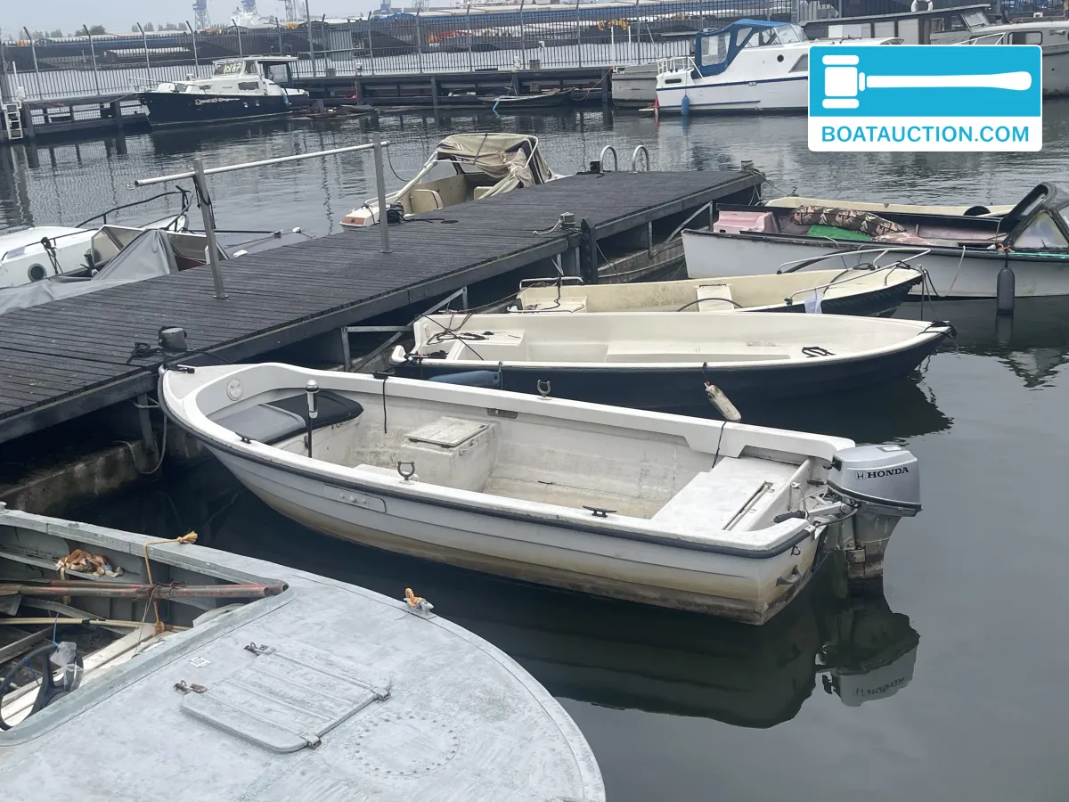 foto: 6 Motorboat 450