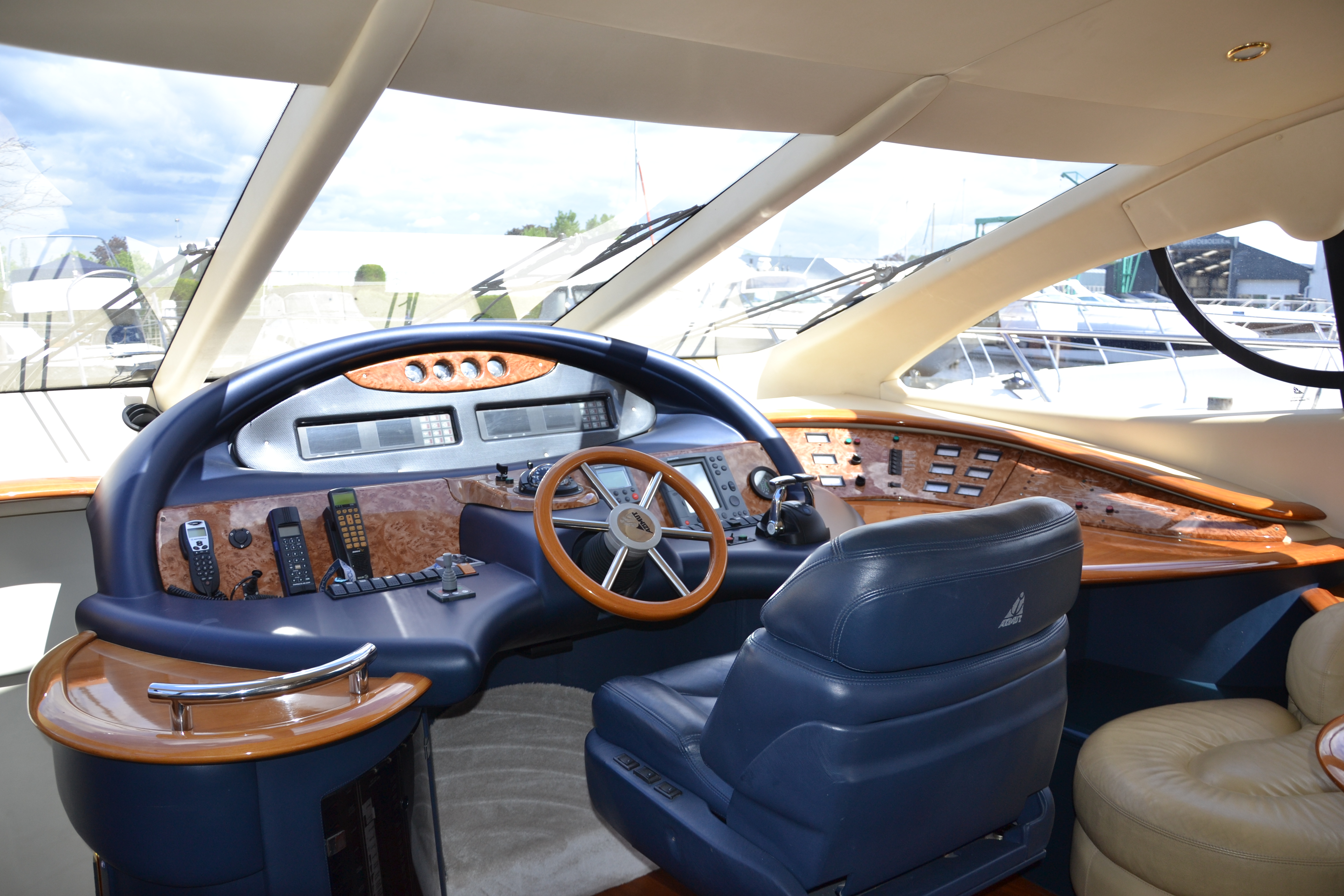 foto: 10 Azimut  55