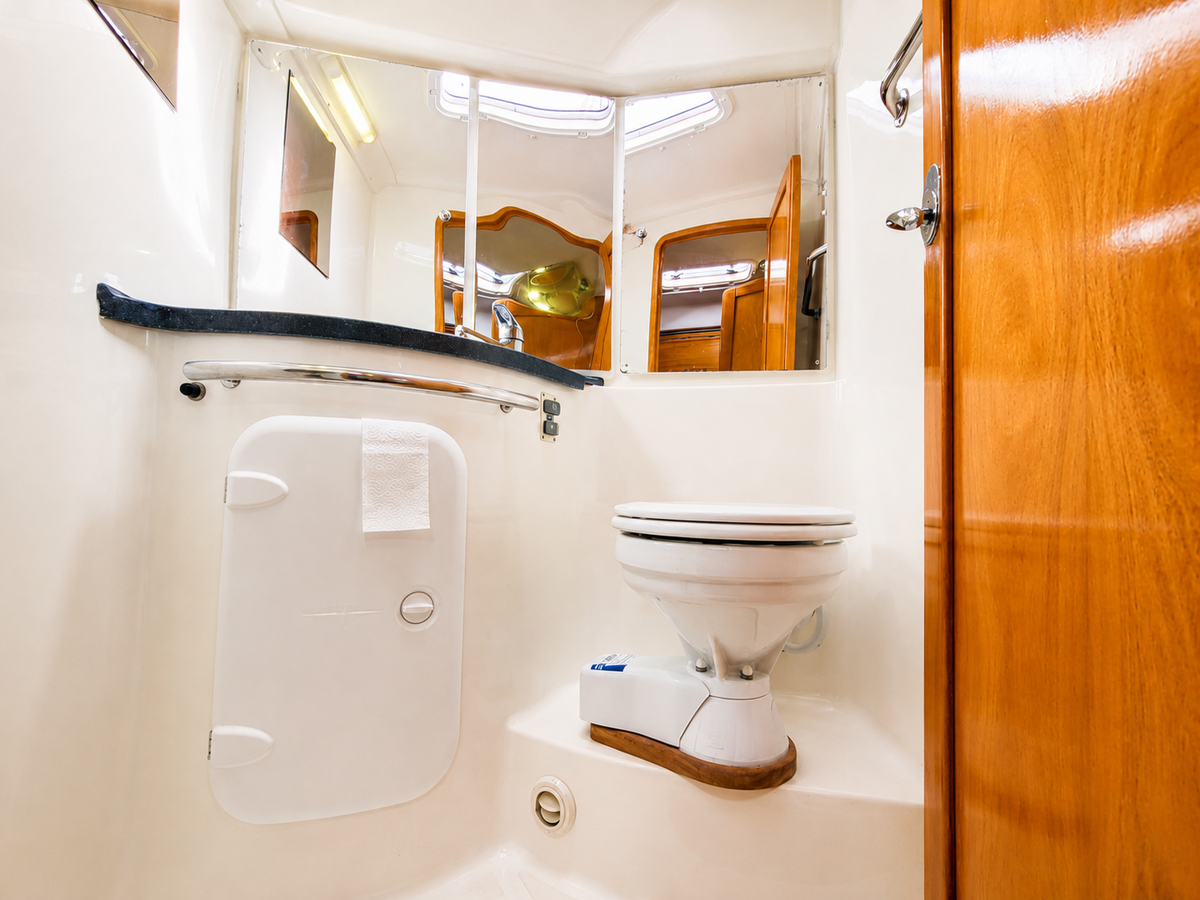 foto: 20 Bavaria 42-3 Custom Line