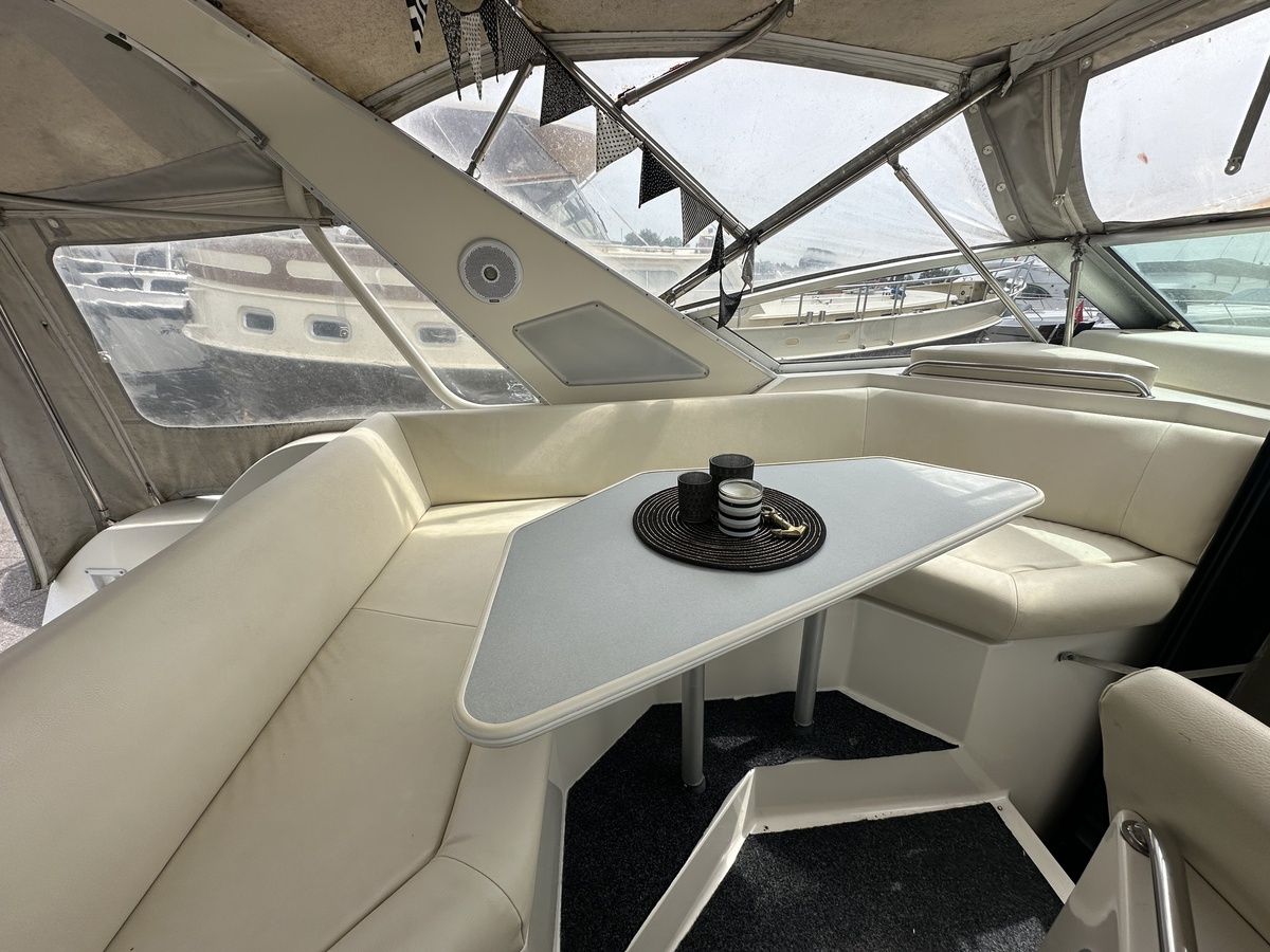 foto: 15 Bayliner 3055 Sunbridge