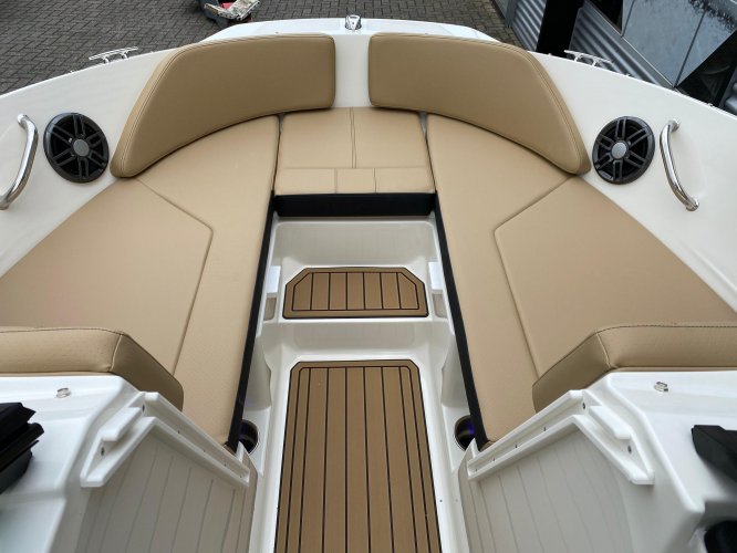 foto: 15 Sea Ray SPX 210 Outboard