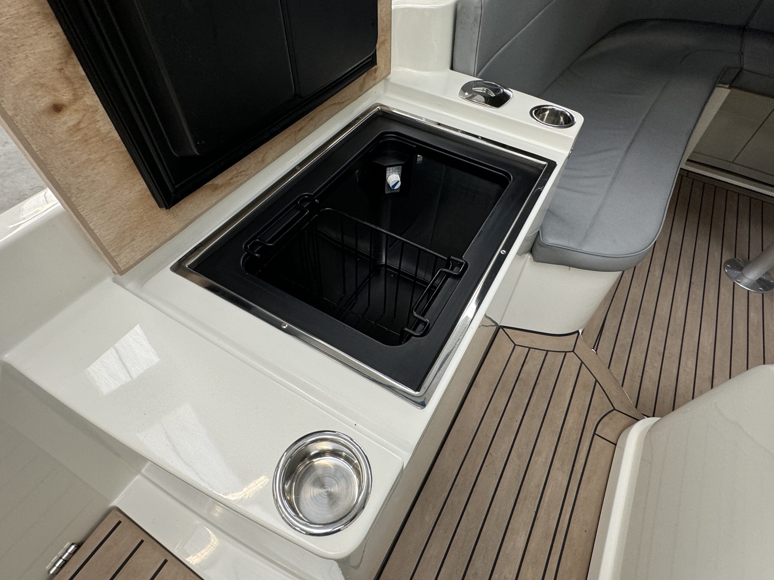 foto: 42 Motorboat 800