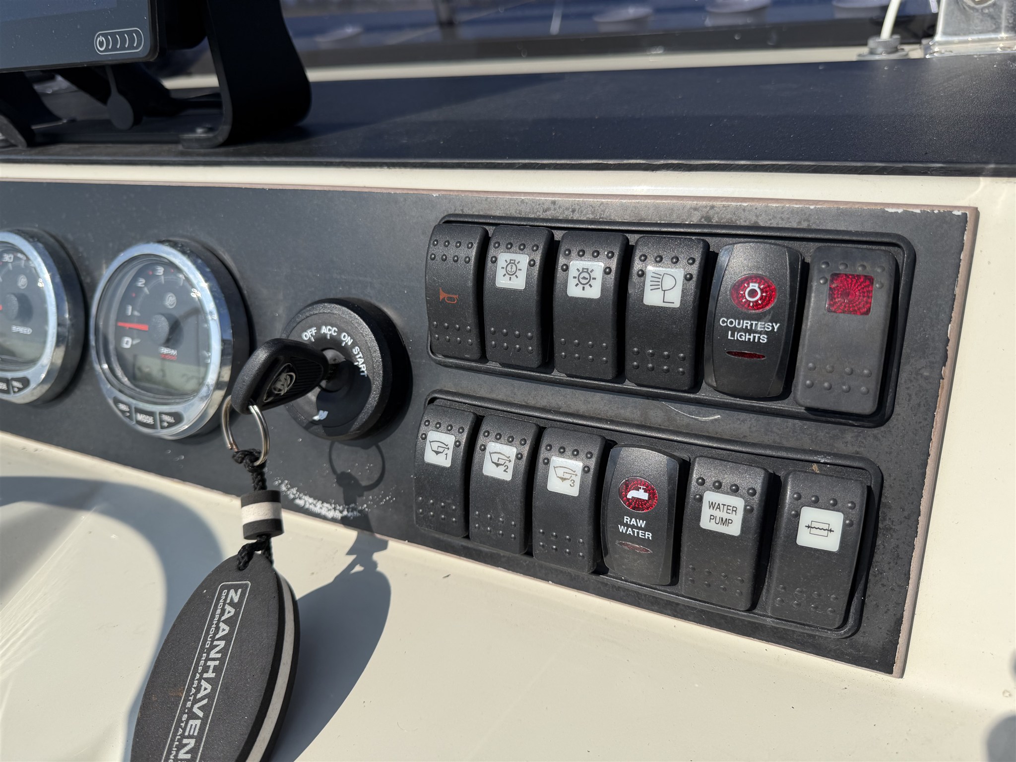 foto: 19 Boston Whaler OUTRAGE 25