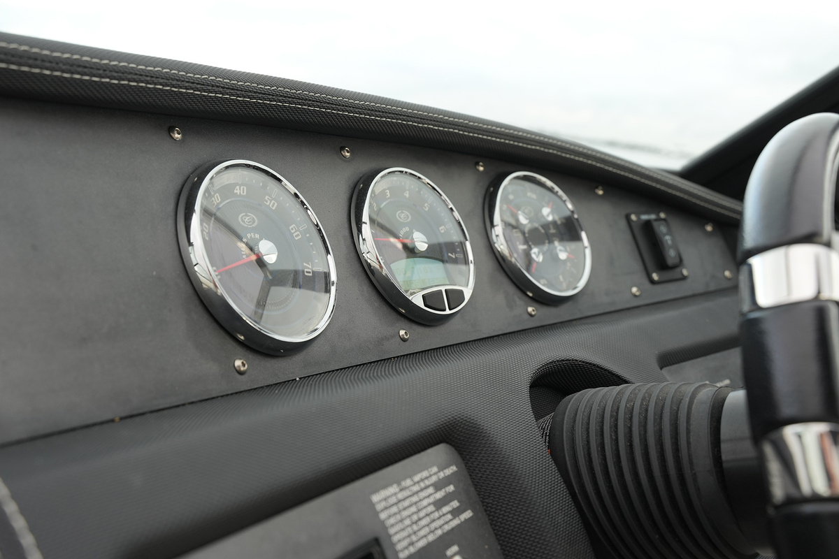 foto: 24 Cobalt CS23