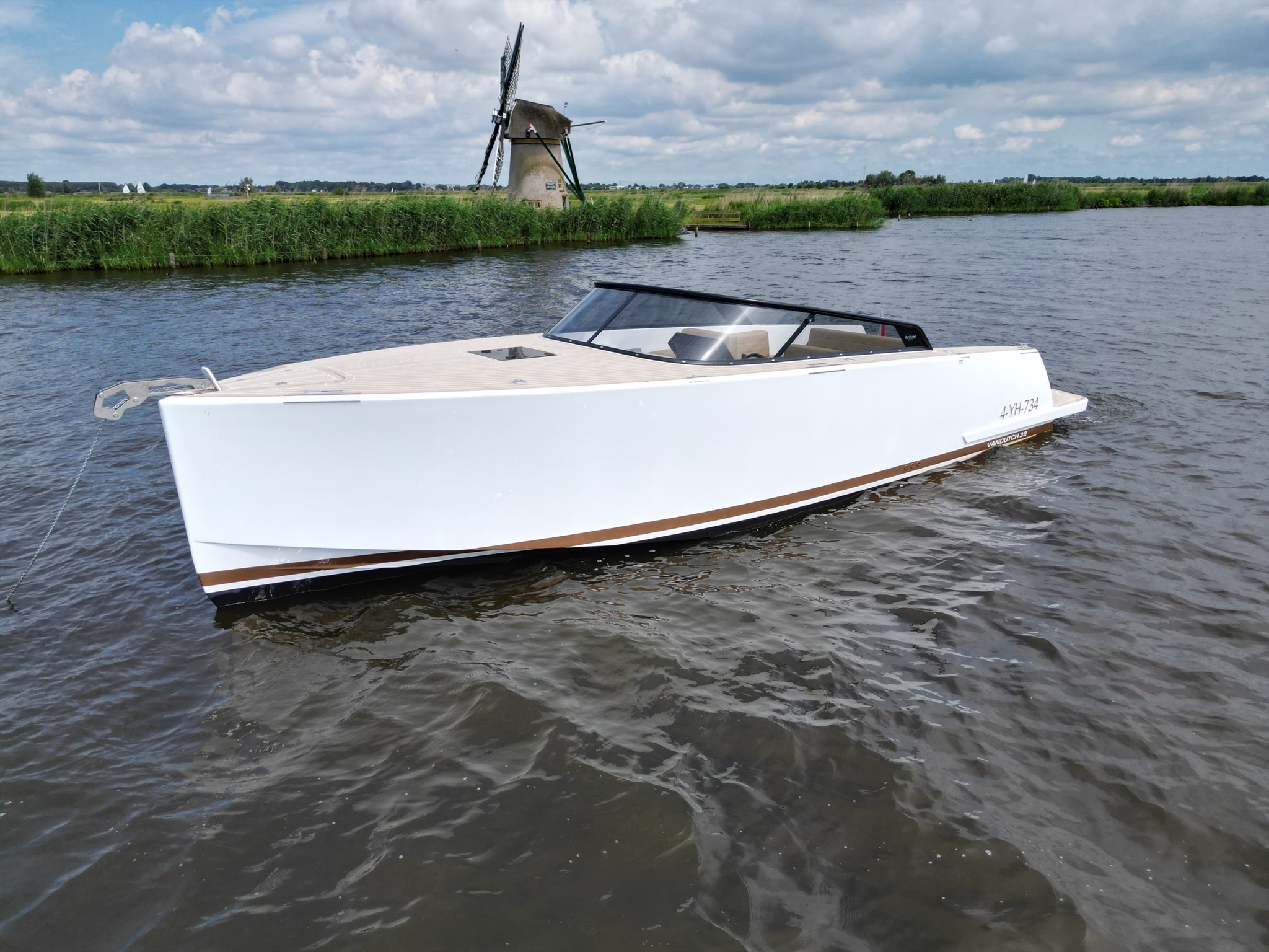 foto: 22 Vandutch 32 - Goldfinger