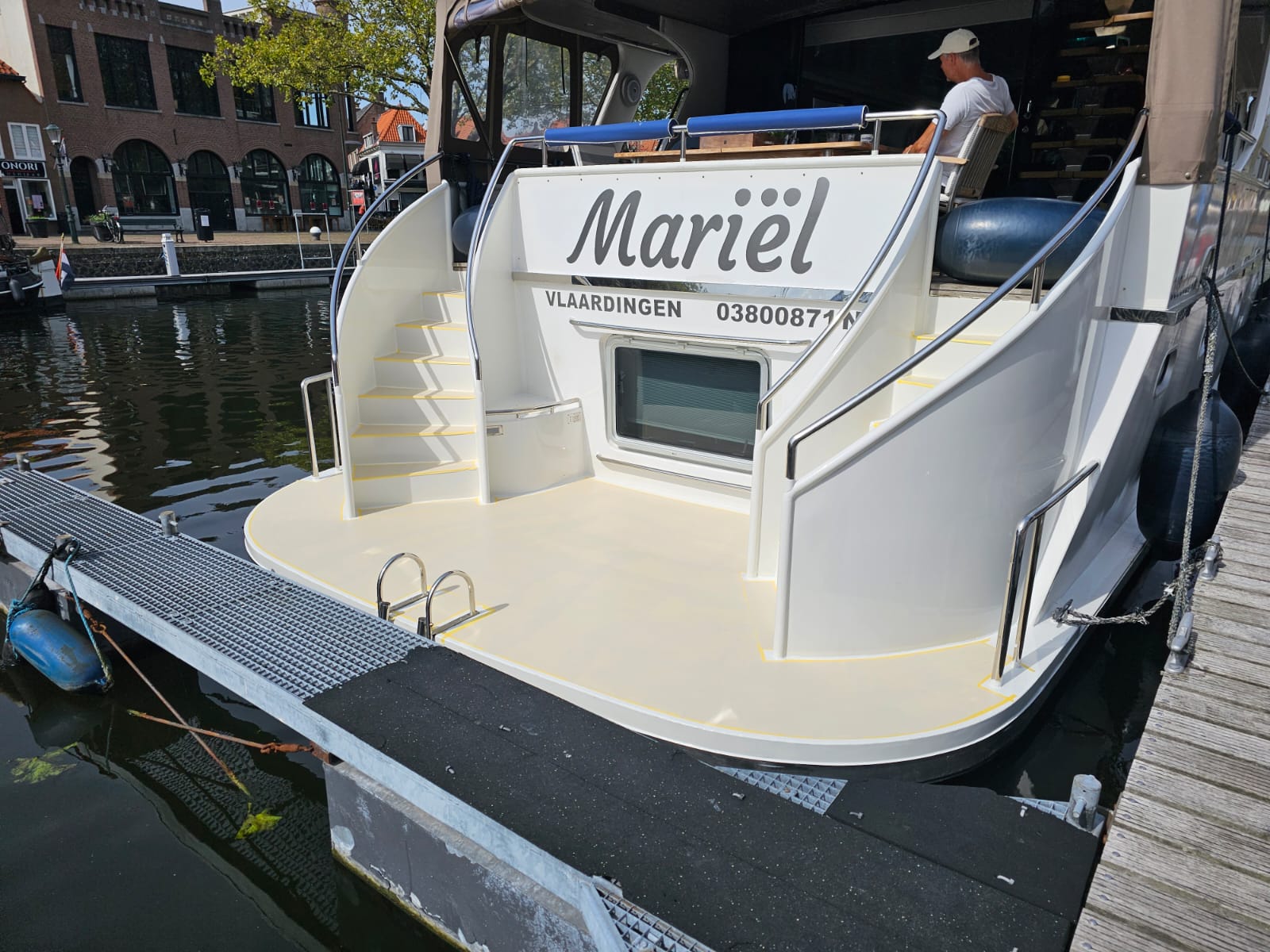 foto: 21 Jacabo 2300 (Varend woonschip)