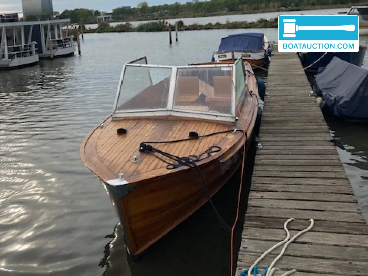 foto: 16 Taxi boat 850