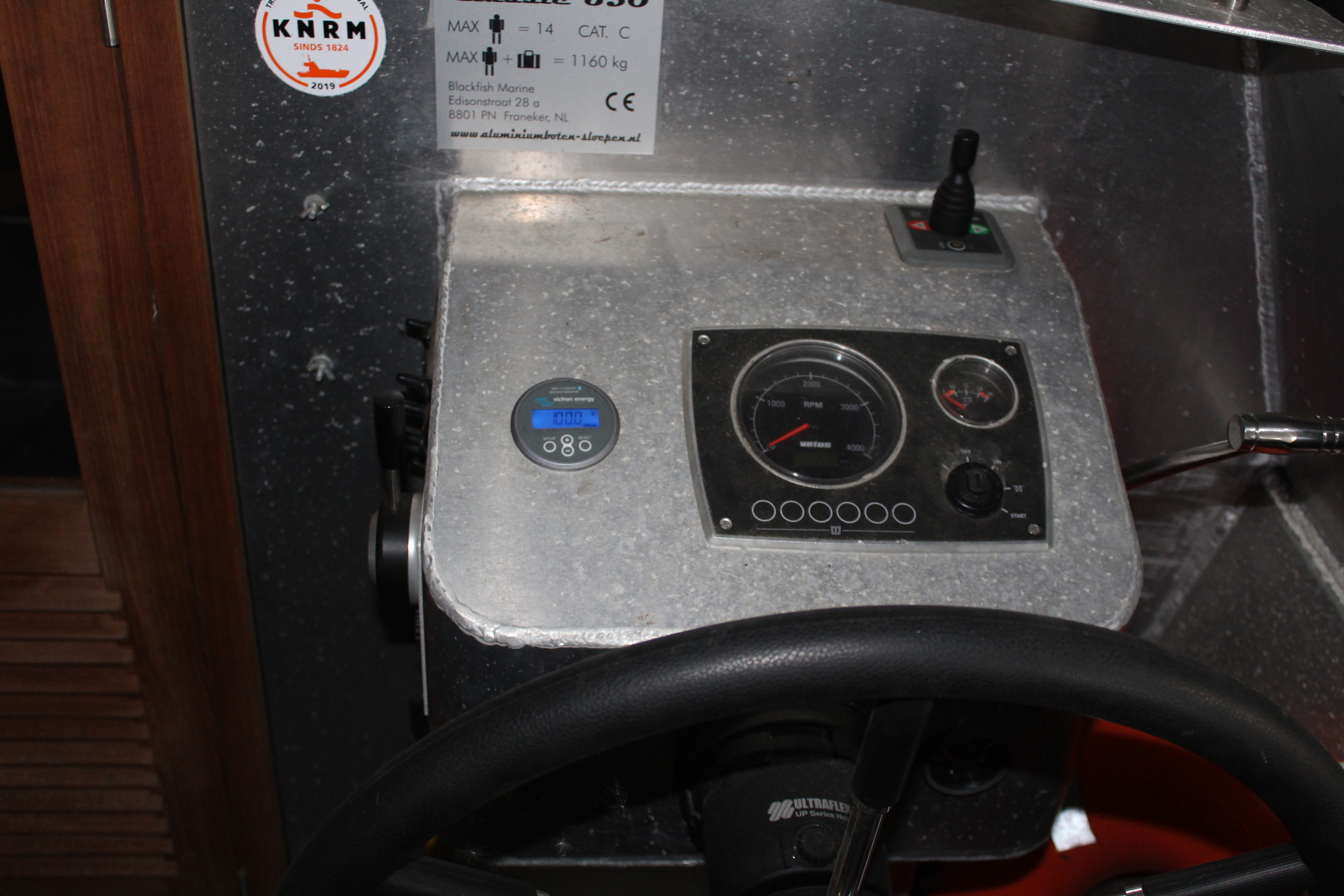 foto: 19 Black Fish Cabin 850 XL