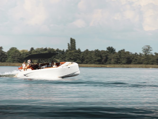 foto: 10 Luxury Alu Tender 77