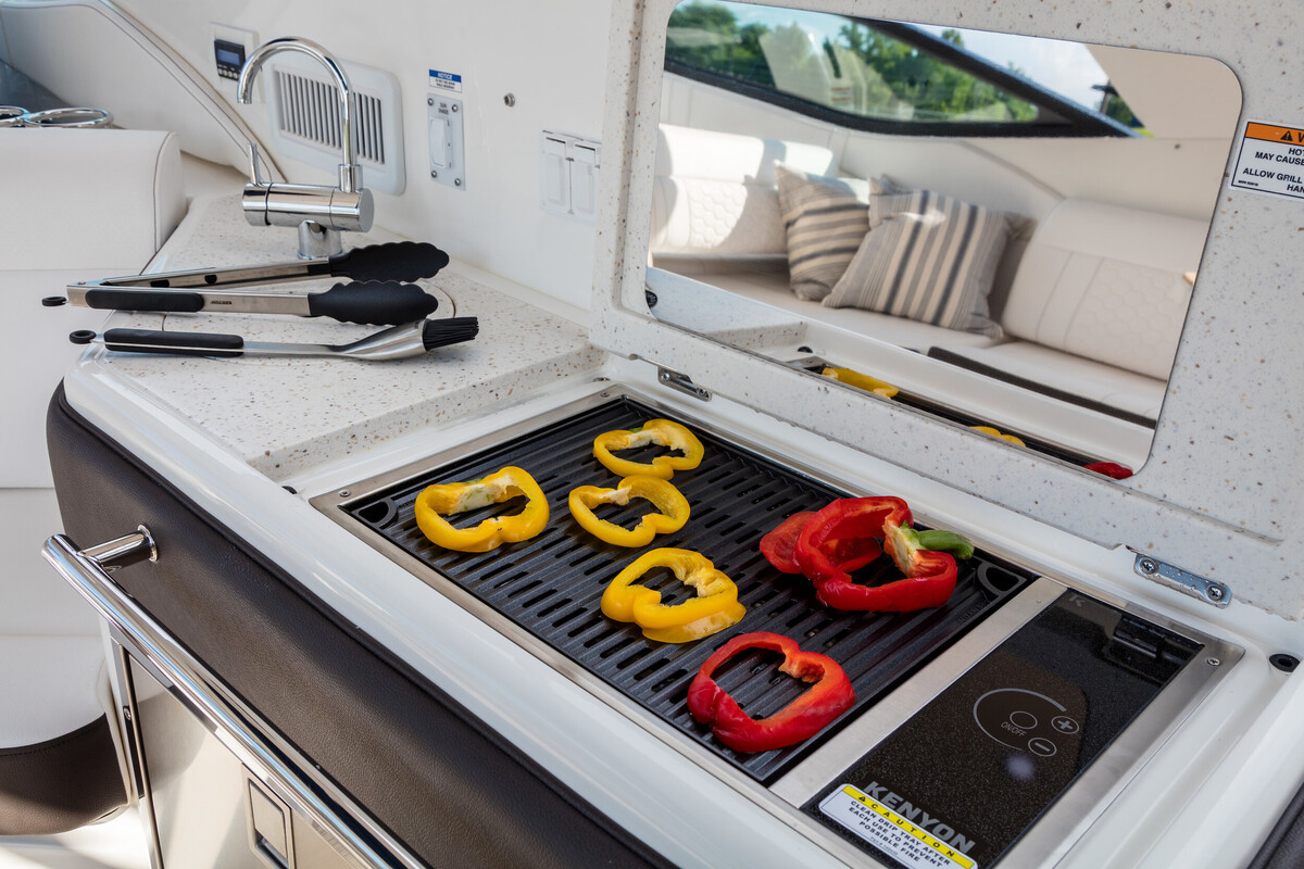 foto: 8 Sea Ray Sundancer 320 OB