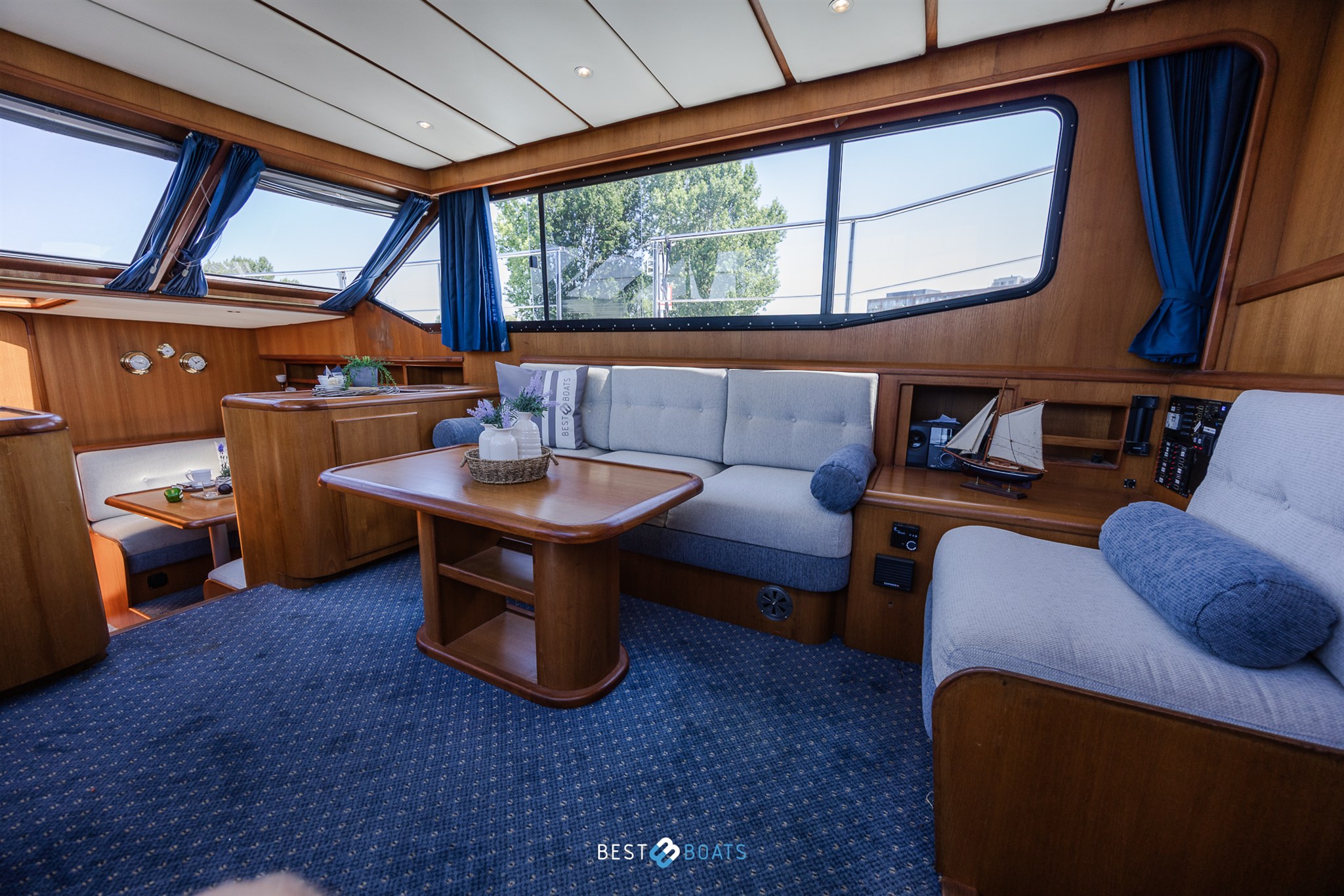 foto: 21 Vri-Jon Contessa 45E