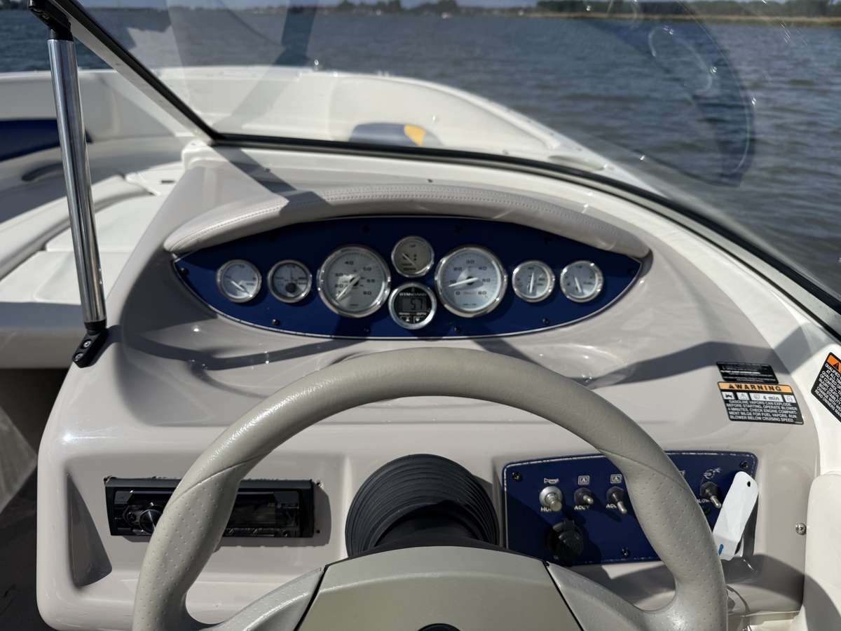 foto: 23 Bayliner 219 SD