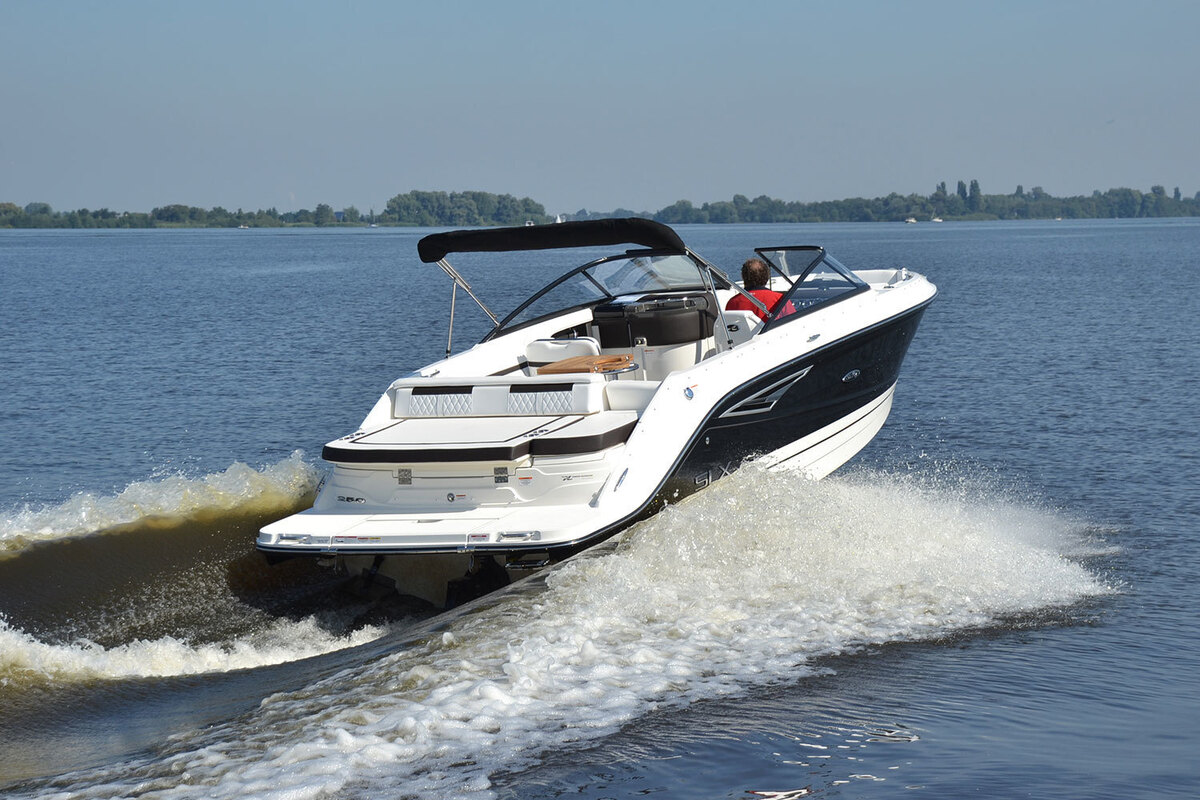 foto: 8 Sea Ray SLX 250