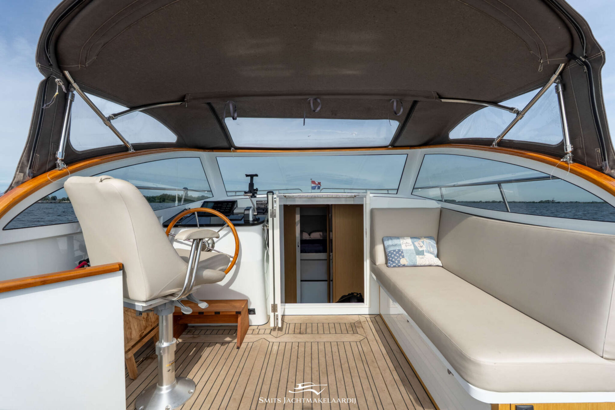 foto: 34 Crown yachts Crown Keyzer C107 Cabrio