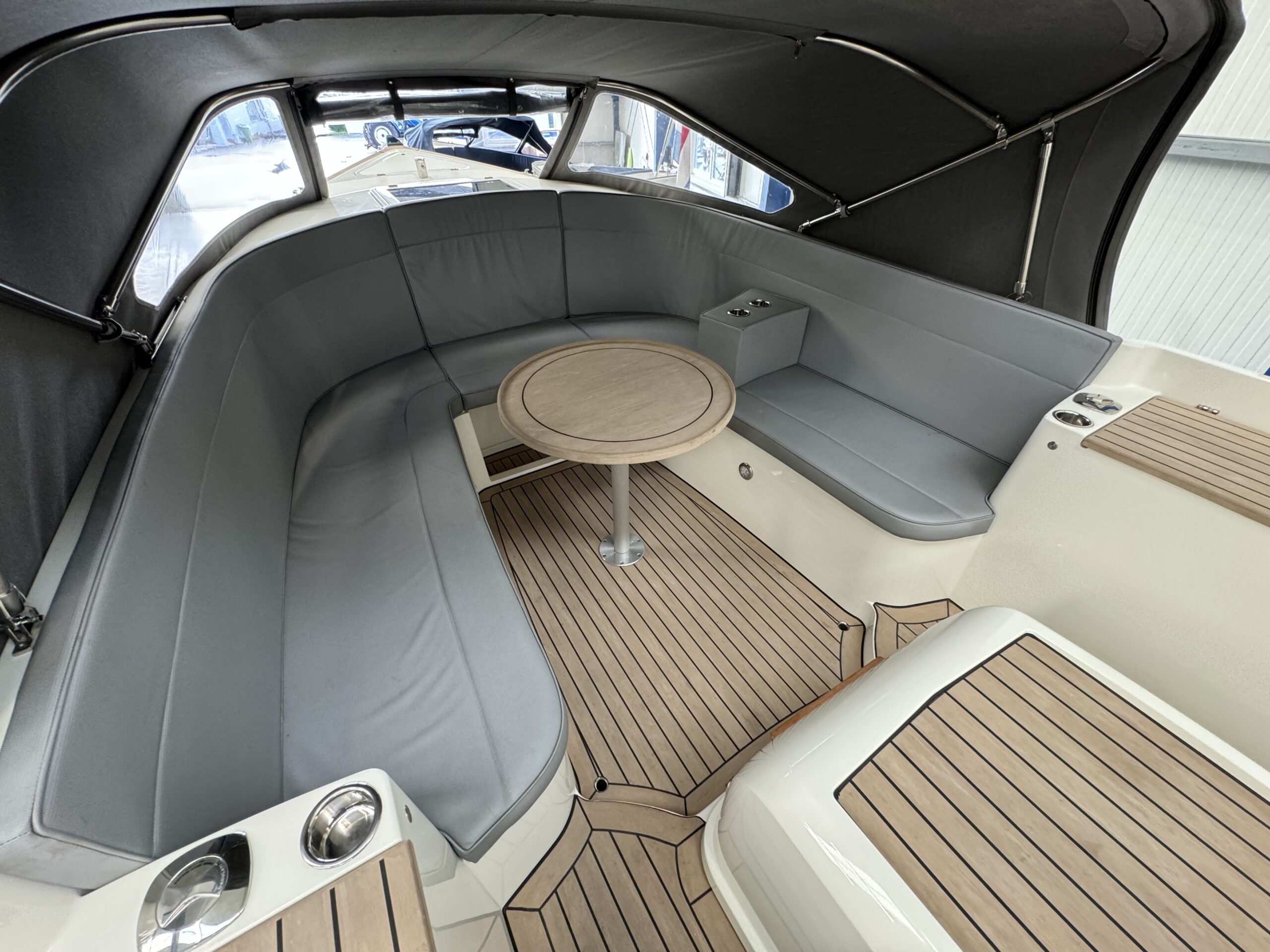 foto: 43 Motorboat 800