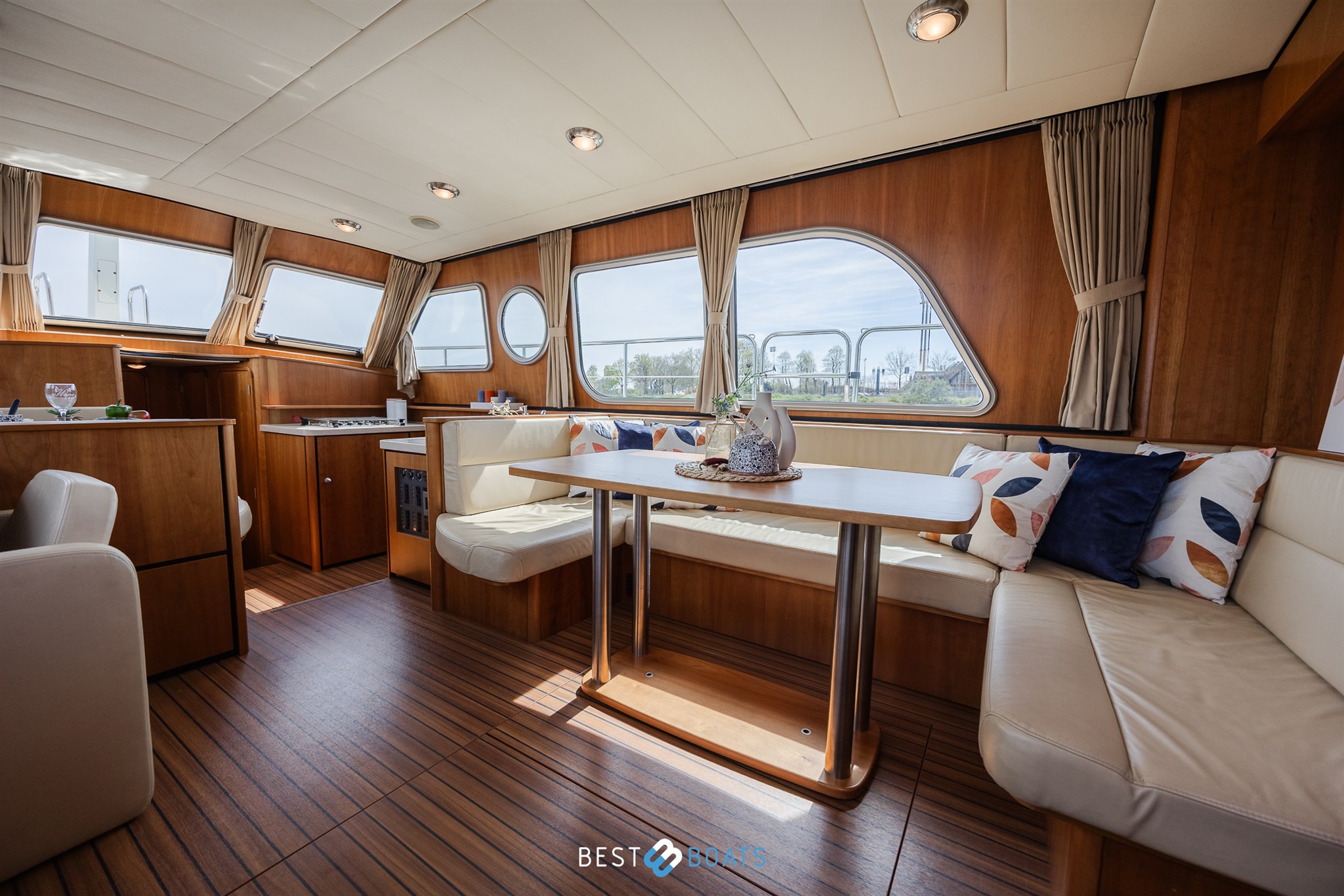 foto: 34 Linssen Grand Sturdy 43.9 AC
