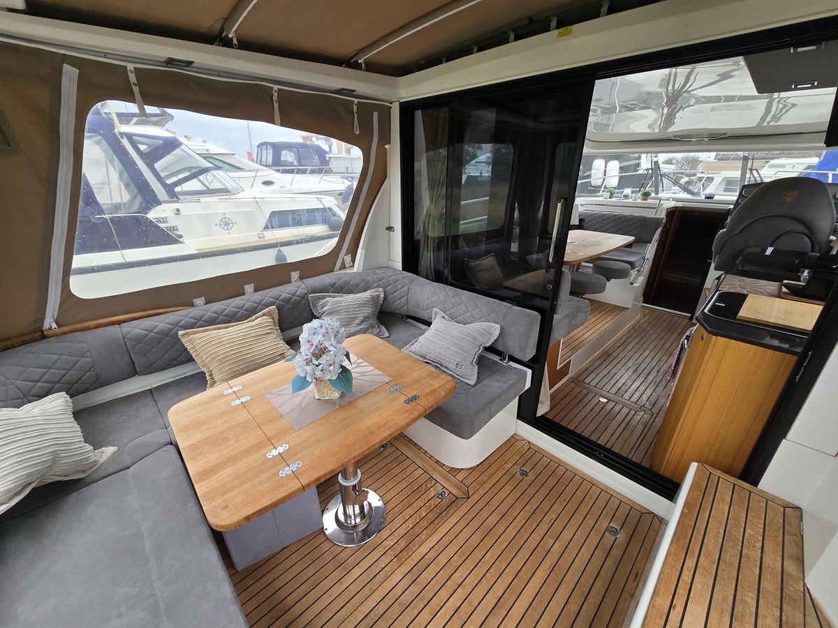 foto: 24 Marex 375