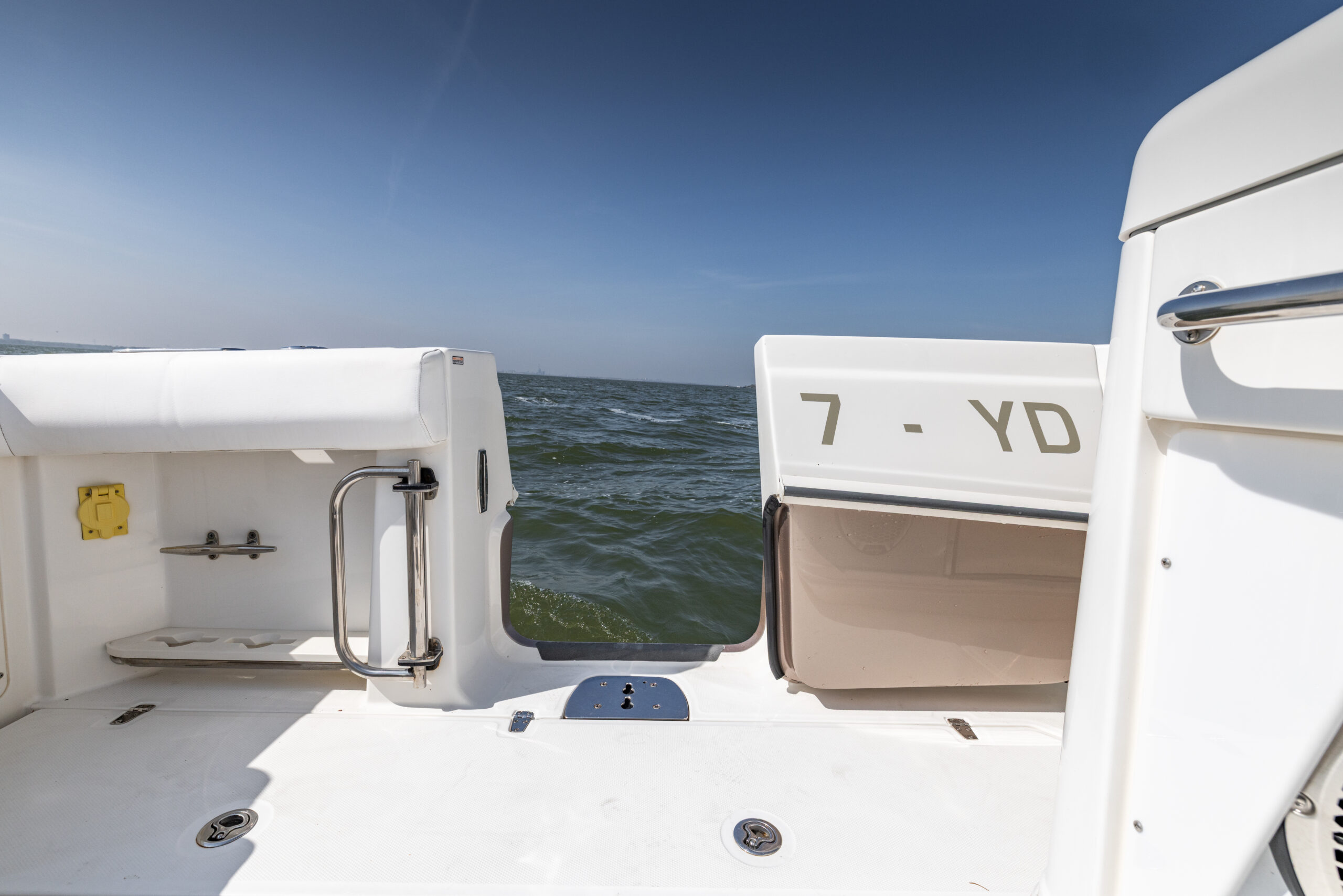 foto: 46 Boston Whaler 370 Outrage