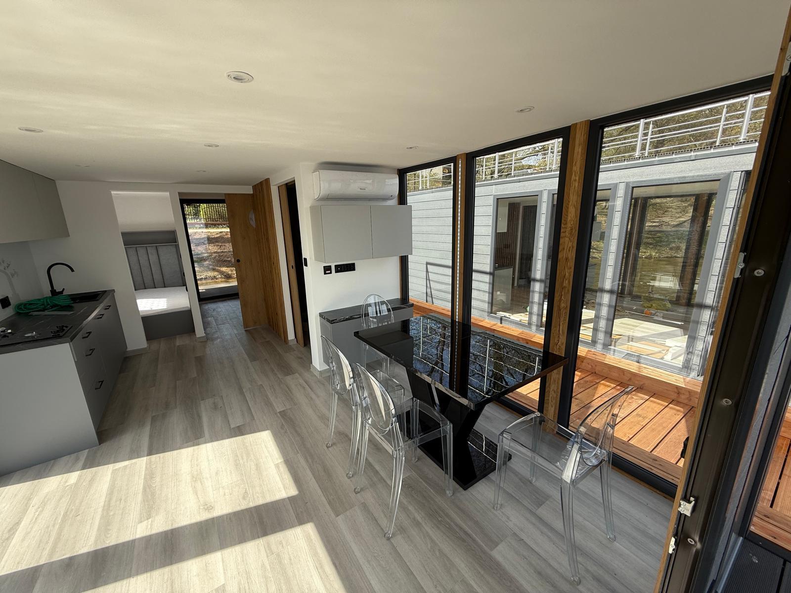 foto: 31 Shogun Mobile Houseboat