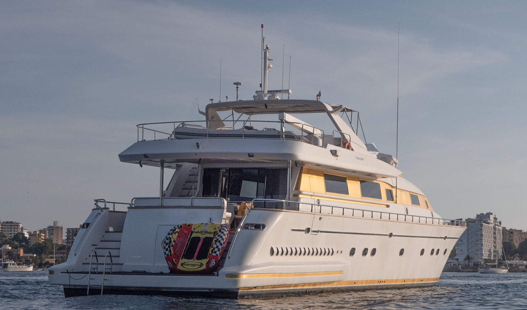 foto: 8 Falcon Falcon 100