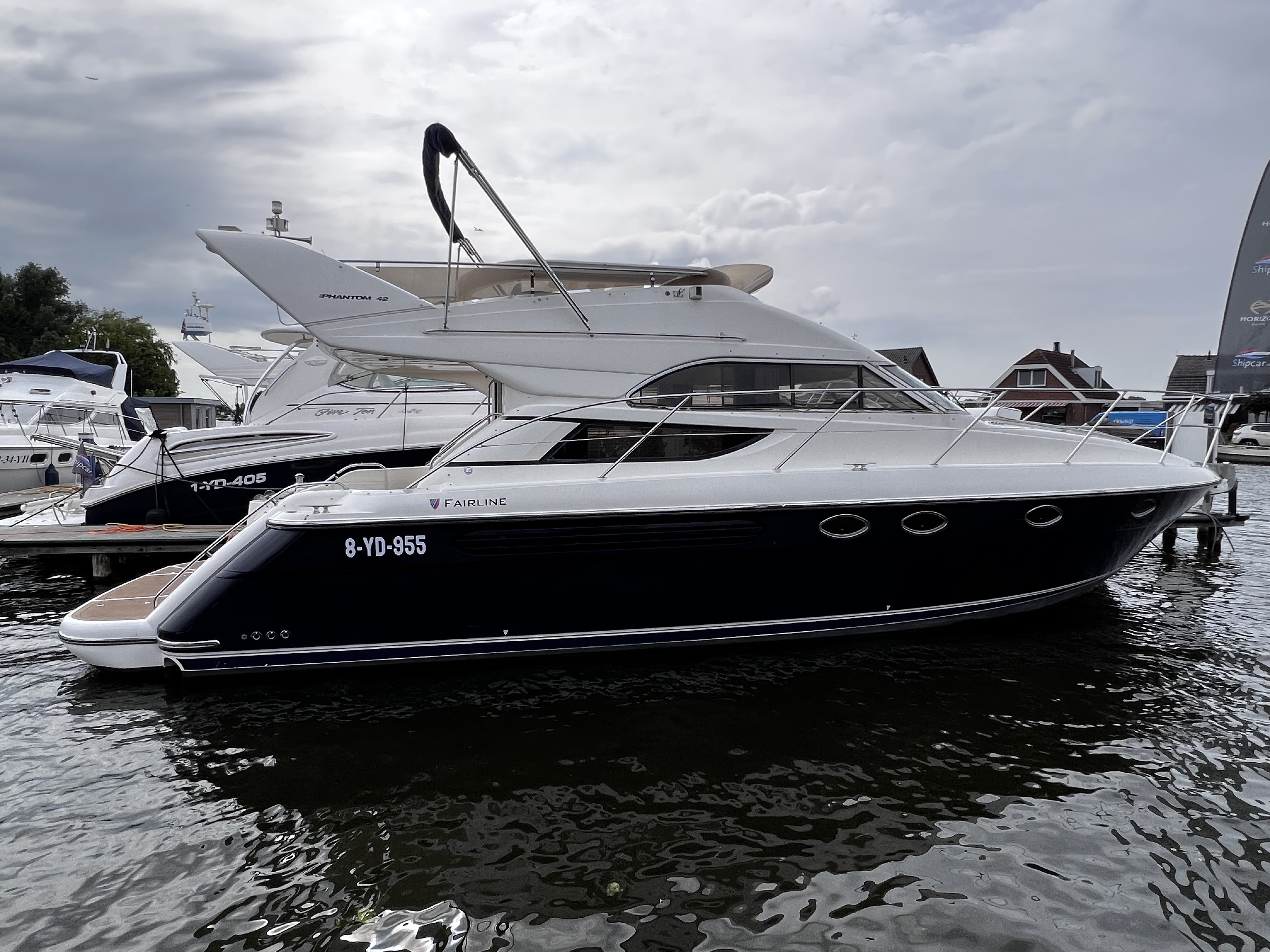 foto: 25 Fairline Phantom 42