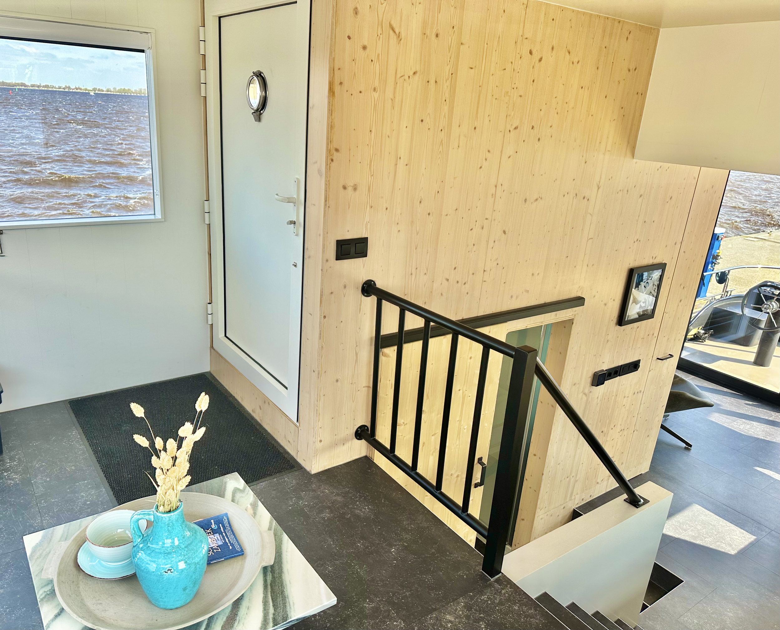 foto: 24 HOMESHIP VaarLoft Volledig Elektrische Houseboat