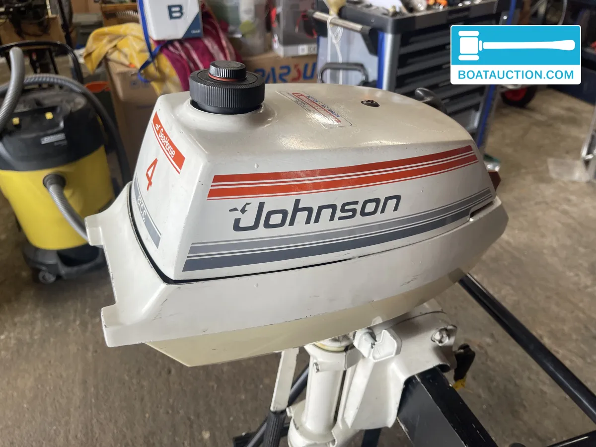 foto: 7 Johnson buitenboordmotor