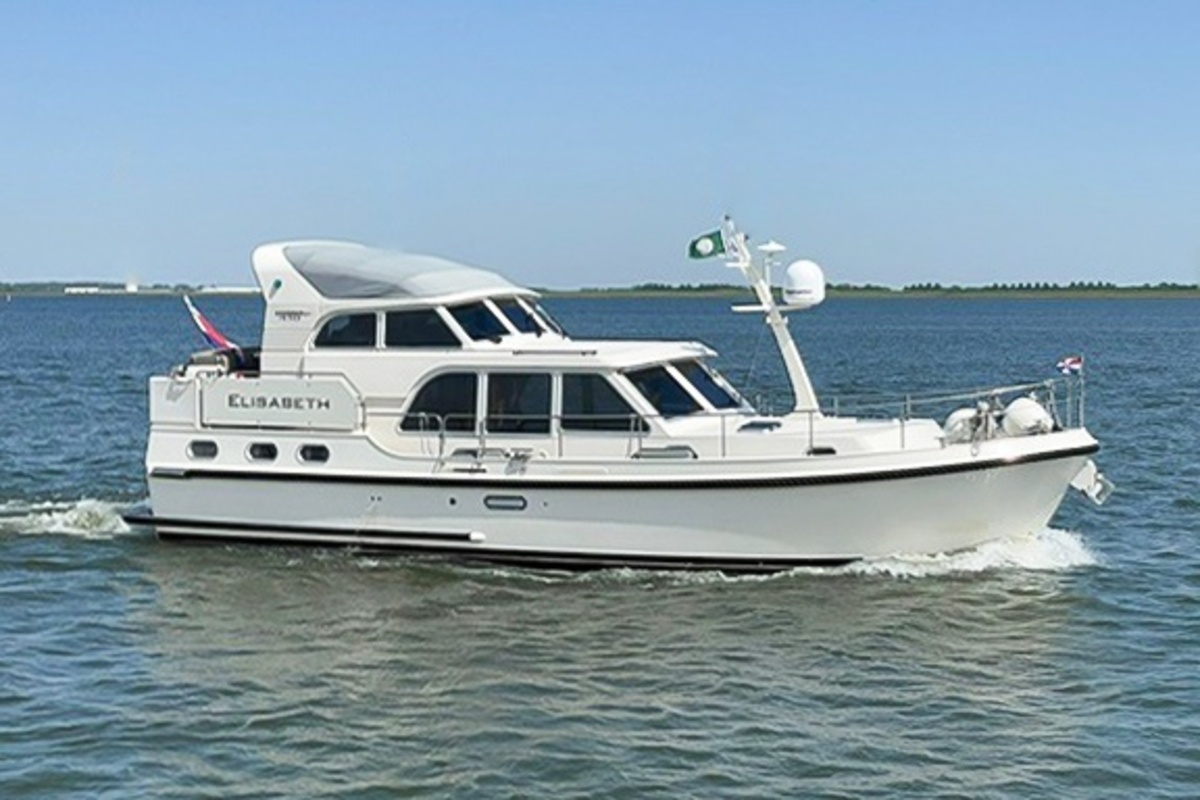 foto: 4 Linssen Grand Sturdy 410 AC Variotop met stabilisator