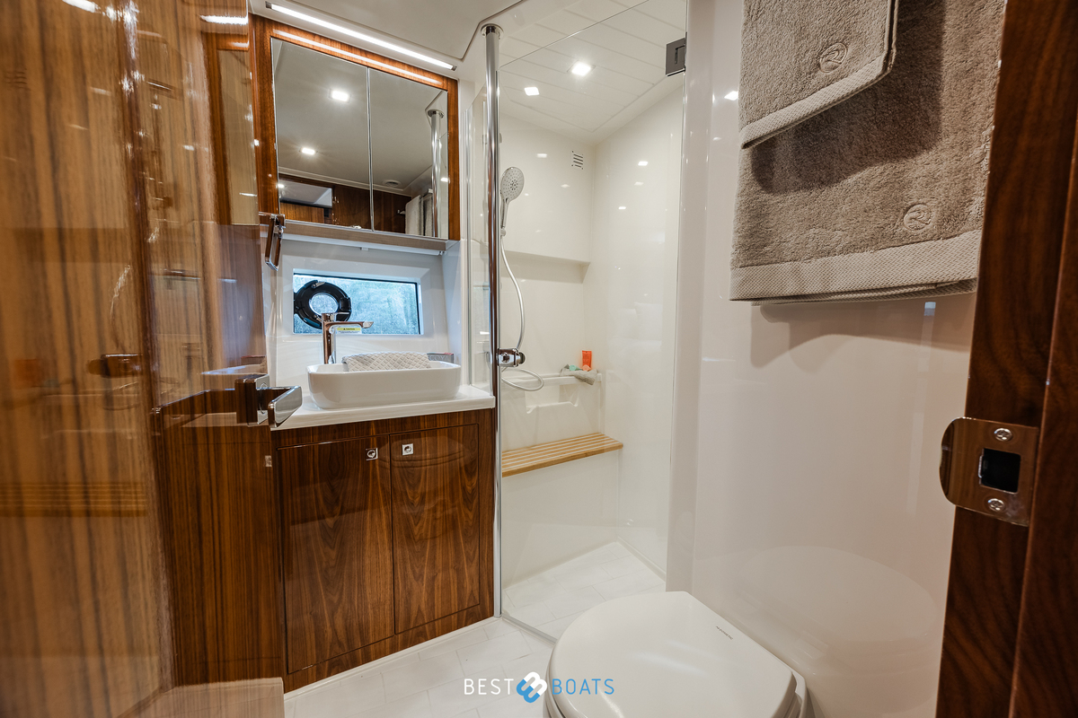 foto: 37 Riviera 4600 SPORT YACHT-PLATINUM EDITION
