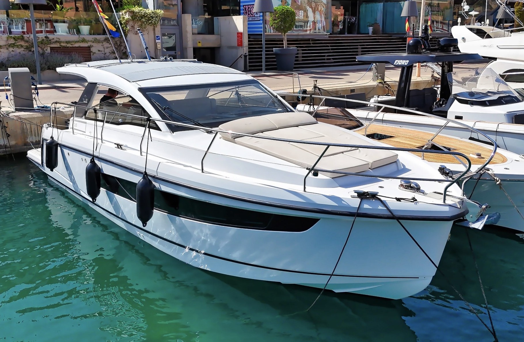 foto: 29 Sealine Sealine S335