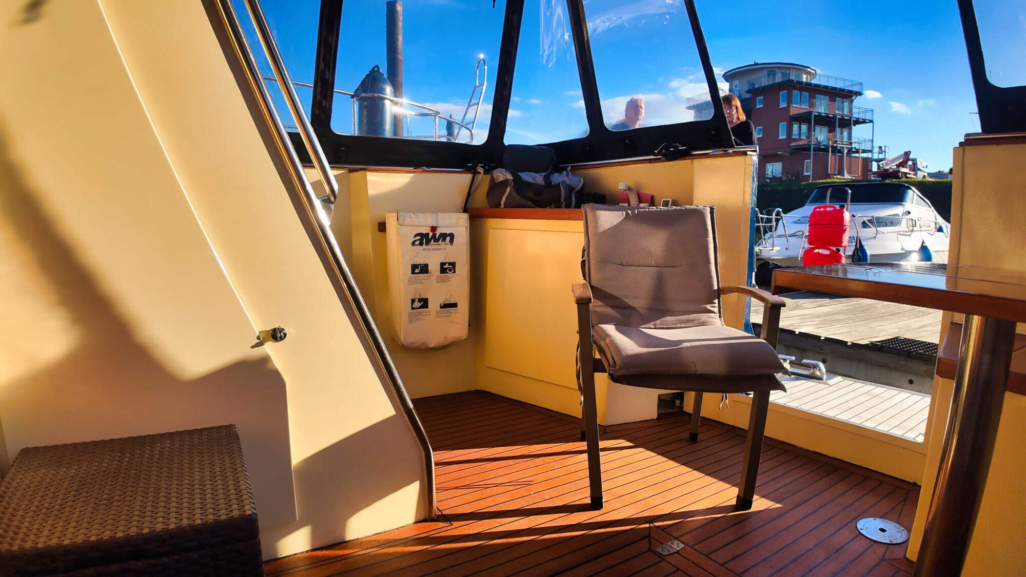 foto: 18 Bruce Roberts Bruce Roberts Euro 12.00 Flybridge