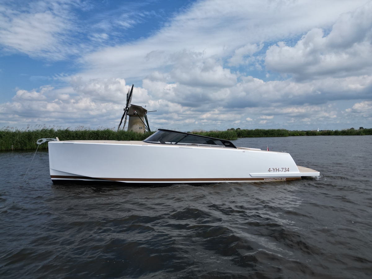 foto: 27 Vandutch 32 - Diesel