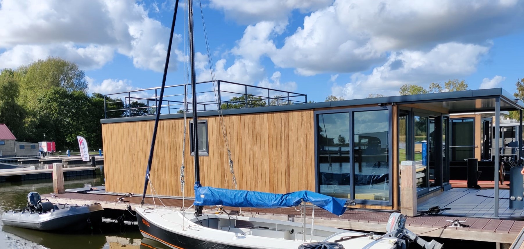 foto: 19 Castalia Evt. Met Koopligplaats 1460 X 500 Special Houseboat