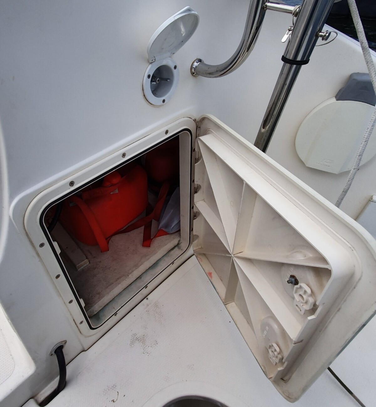 foto: 13 Odin  Nova 820