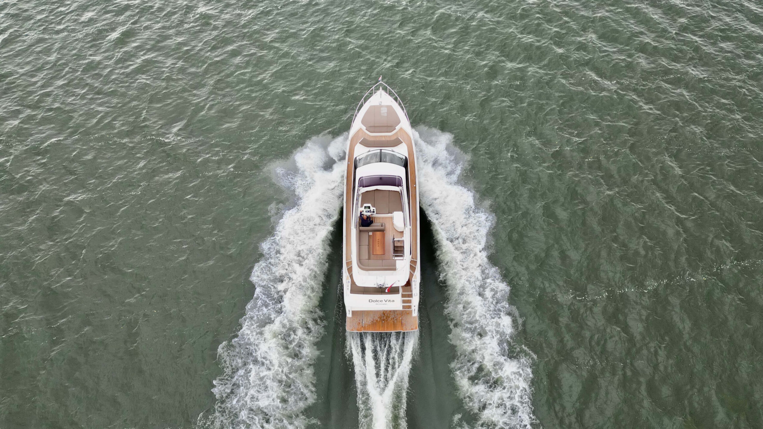 foto: 56 Ferretti Yachts 550