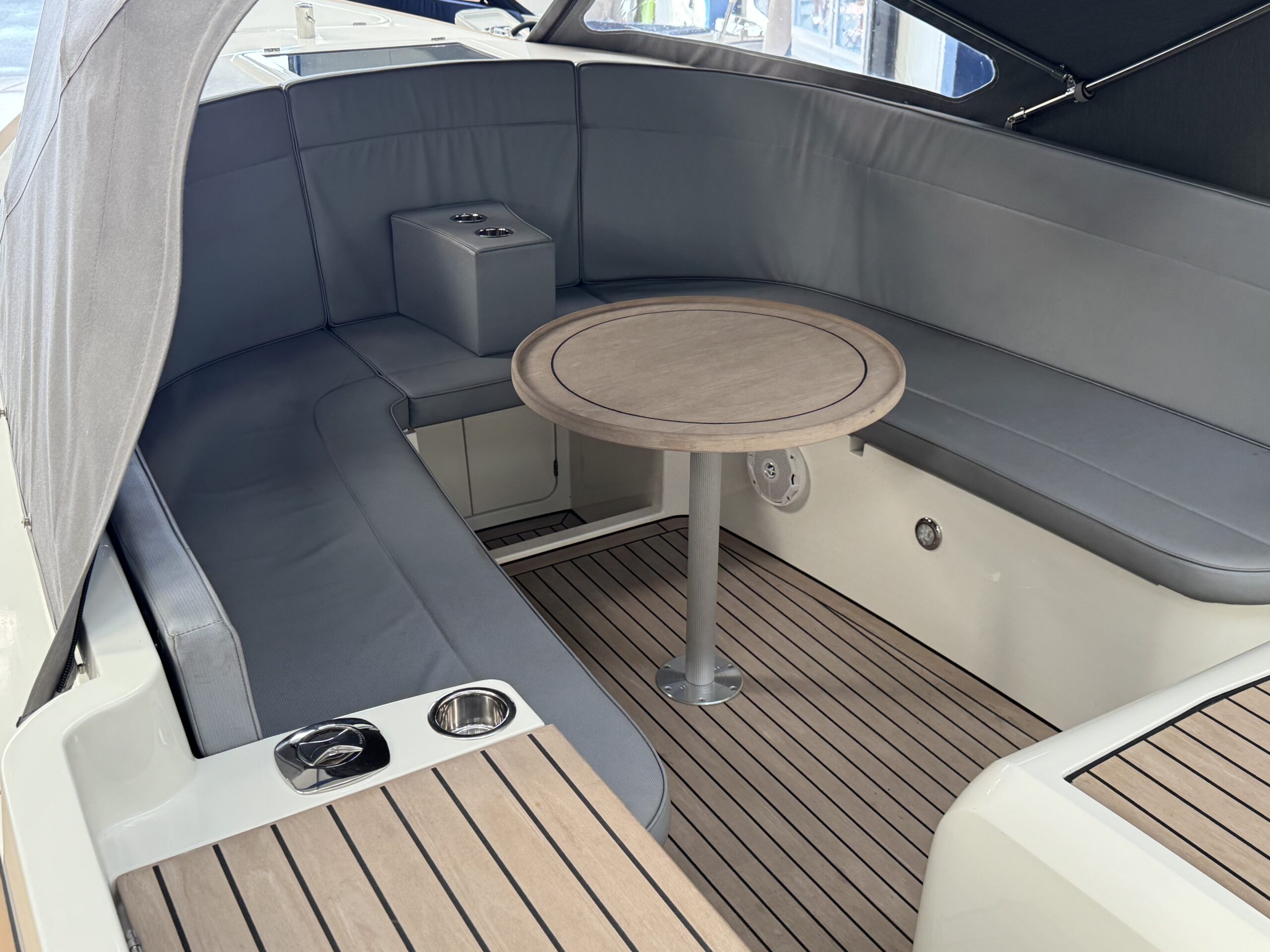 foto: 44 Motorboat 800