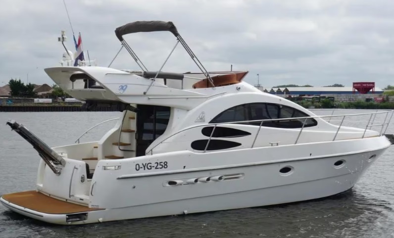 Azimut 39 Fly