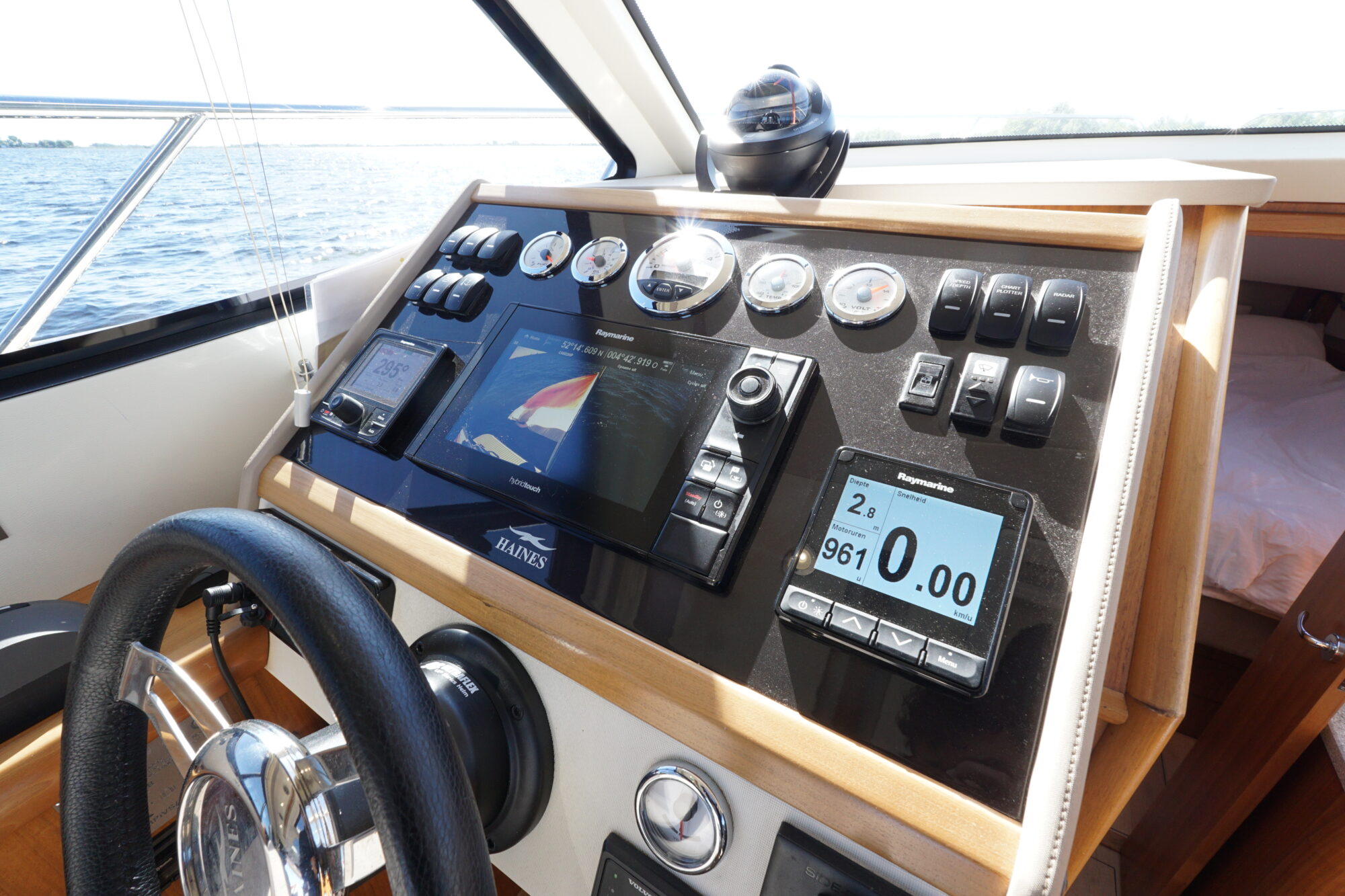 foto: 27 Haines Haines 32 Offshore