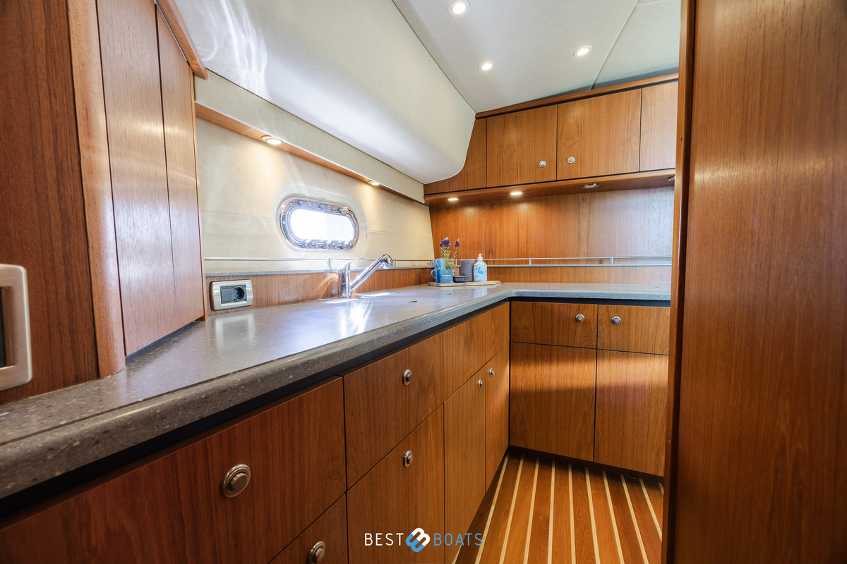 foto: 21 Tiara 4300 Sovran
