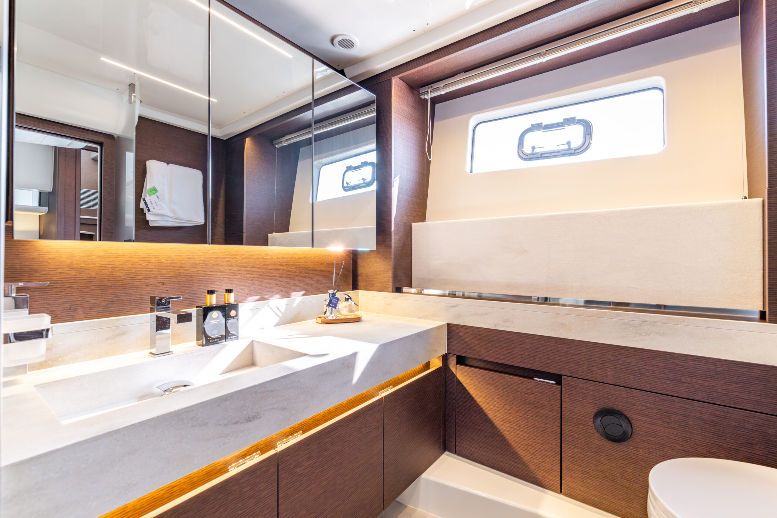 foto: 64 Prestige 590