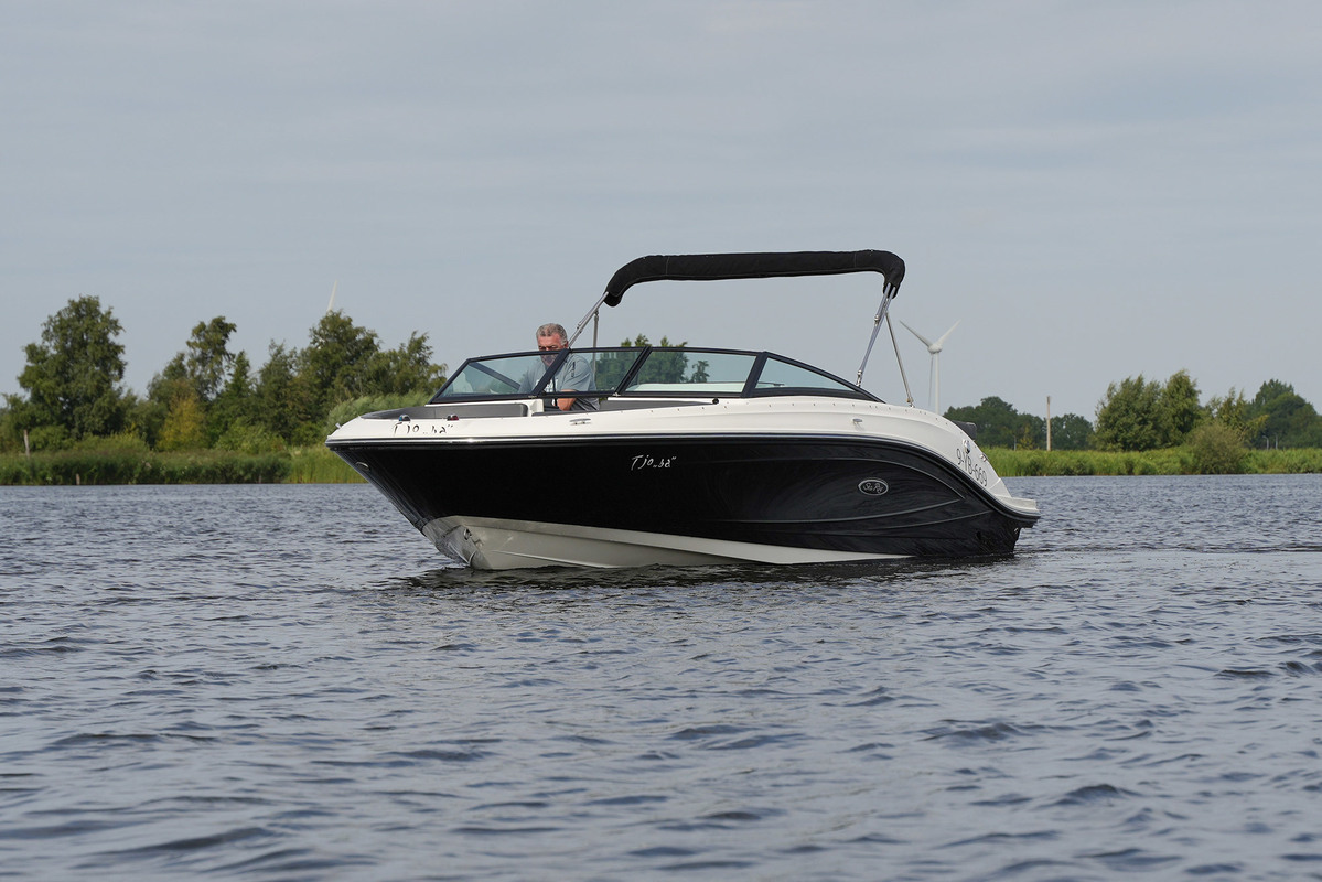 foto: 28 Sea Ray  SPX 230