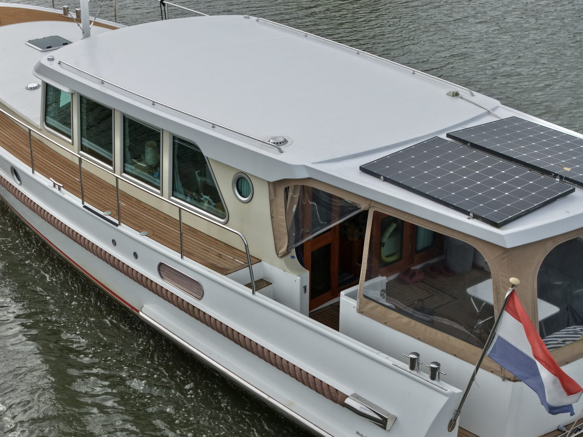 foto: 78 Serious Yachts Serious Yachts Gently Low Bridge 45 Sedan