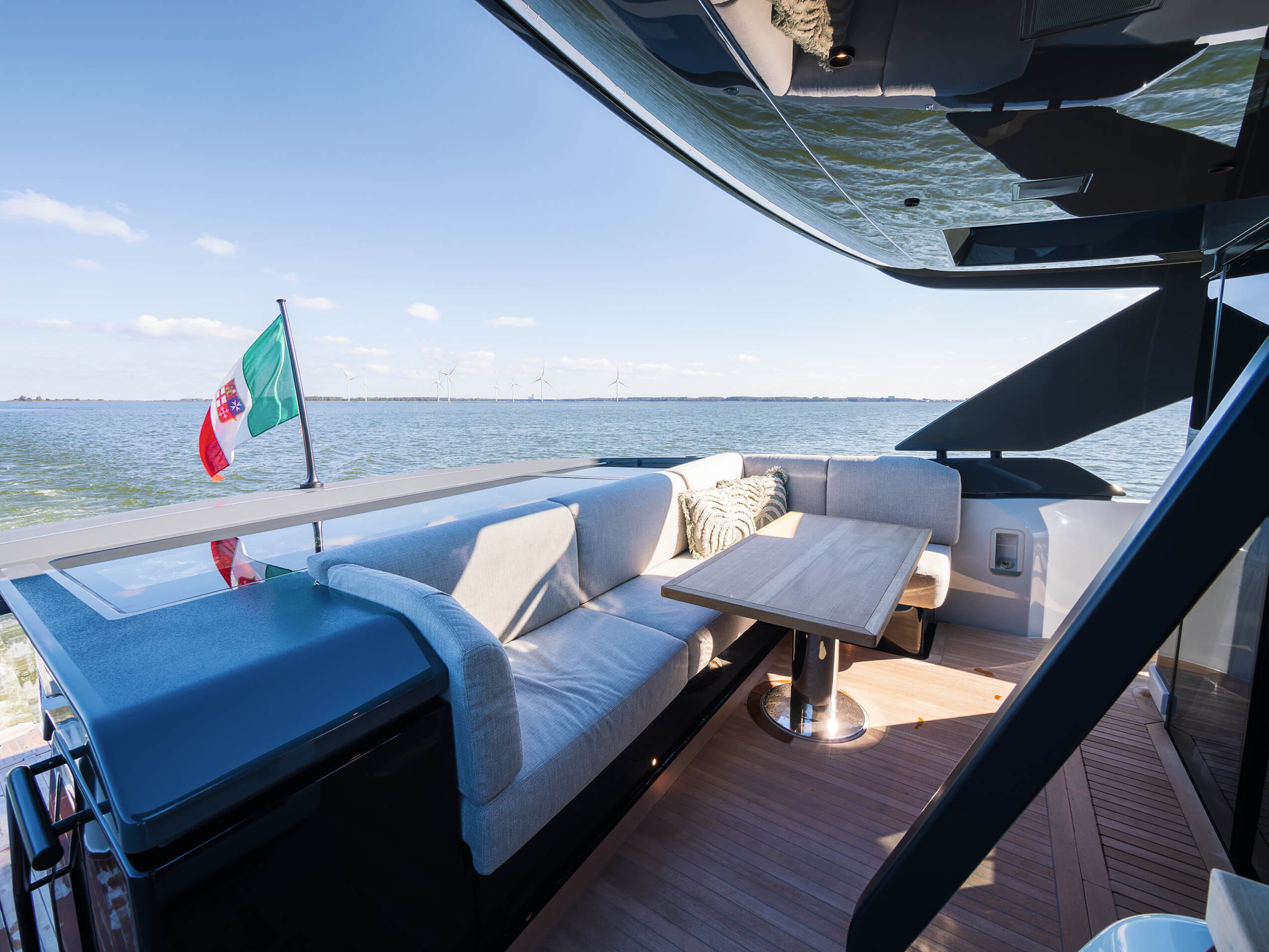 foto: 24 Bluegame BGX60