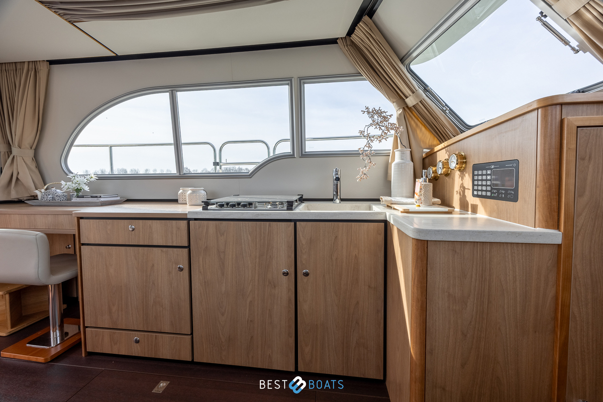 foto: 19 Linssen Grand Sturdy 30.0 Sedan Intero