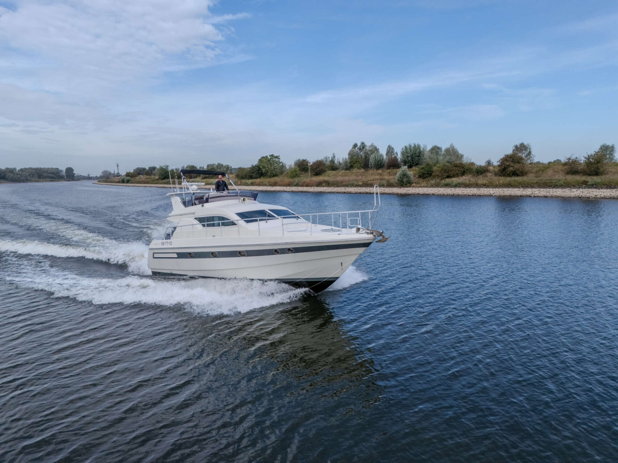 foto: 38 Mochi Craft Mochi Craft 43 Flybridge