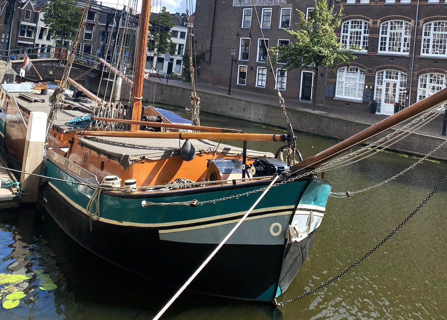 hoofdfoto: 1 Klipperaak Woonschip