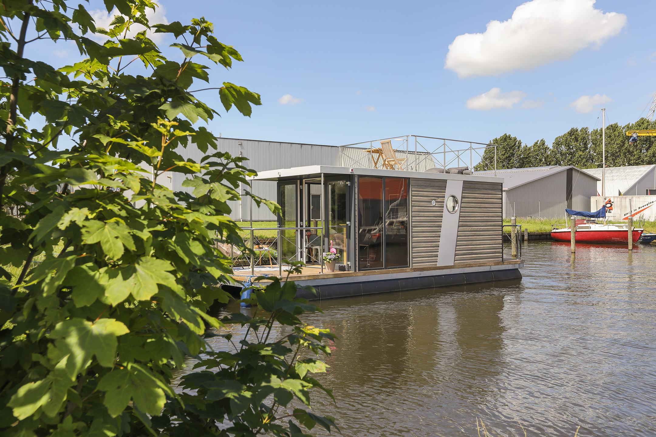 foto: 37 Campi 300 Houseboat