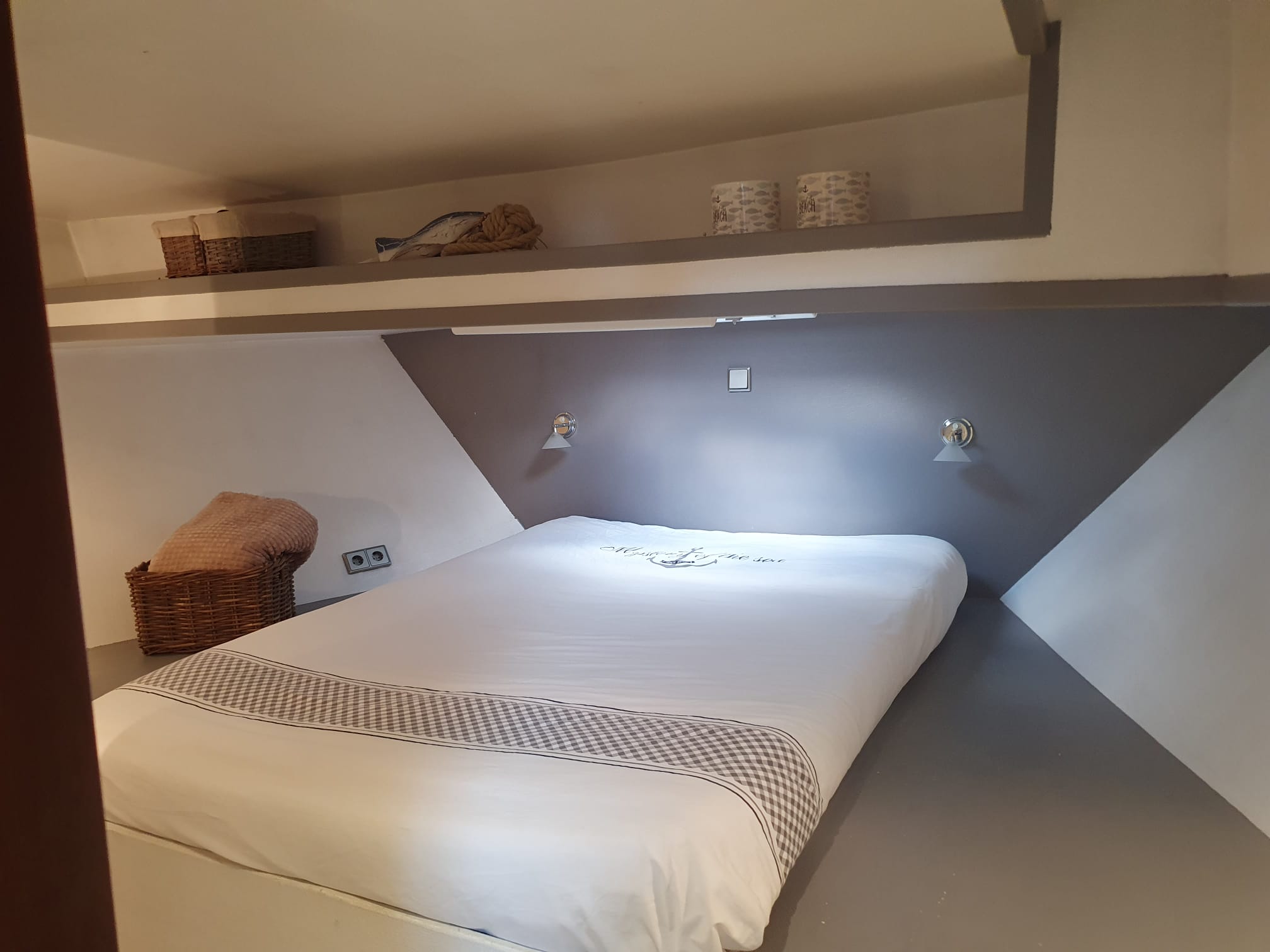 foto: 23 Jacabo 2300 (Varend woonschip)