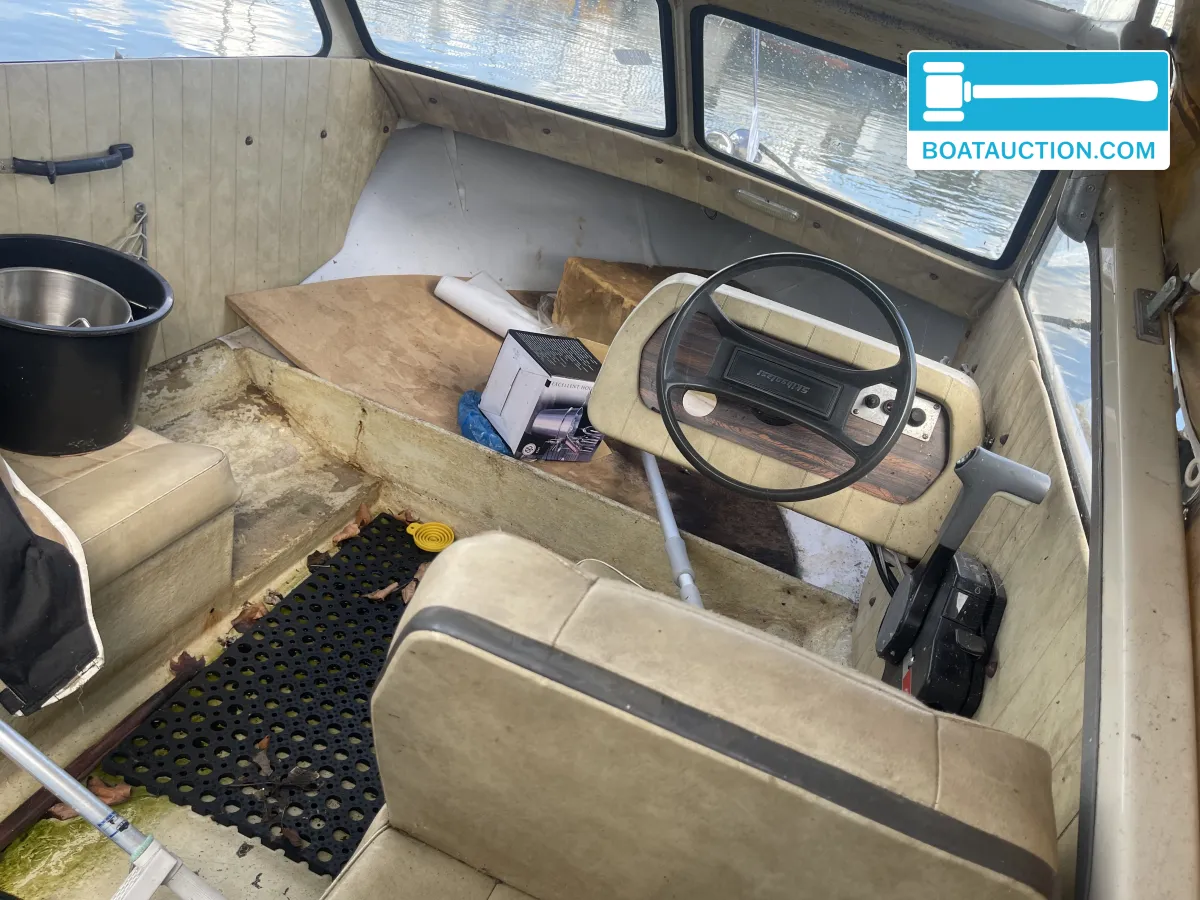 foto: 6 Motorboat 400