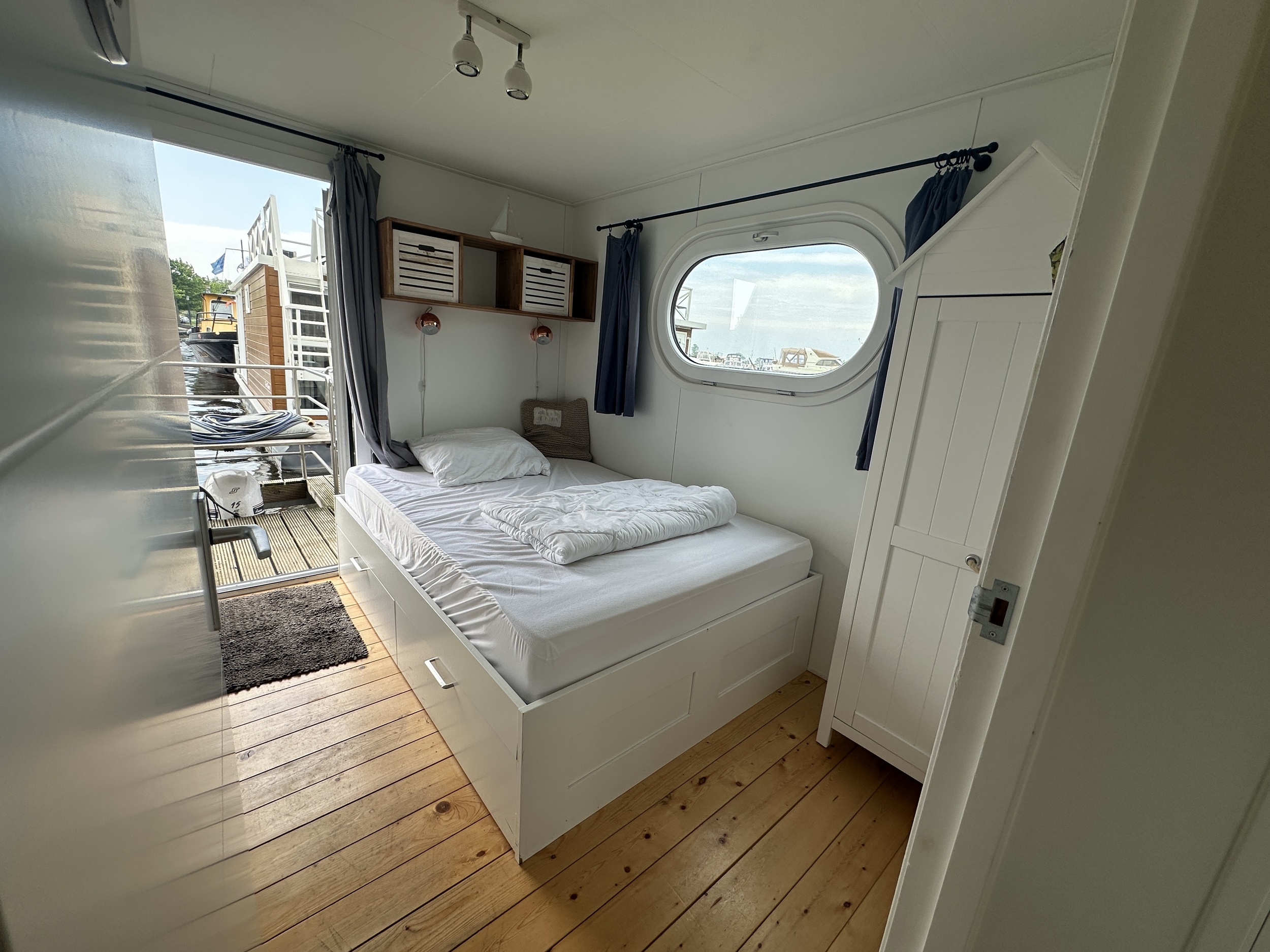 foto: 23 Lotus Houseboats 12 XT - Boven Besturing